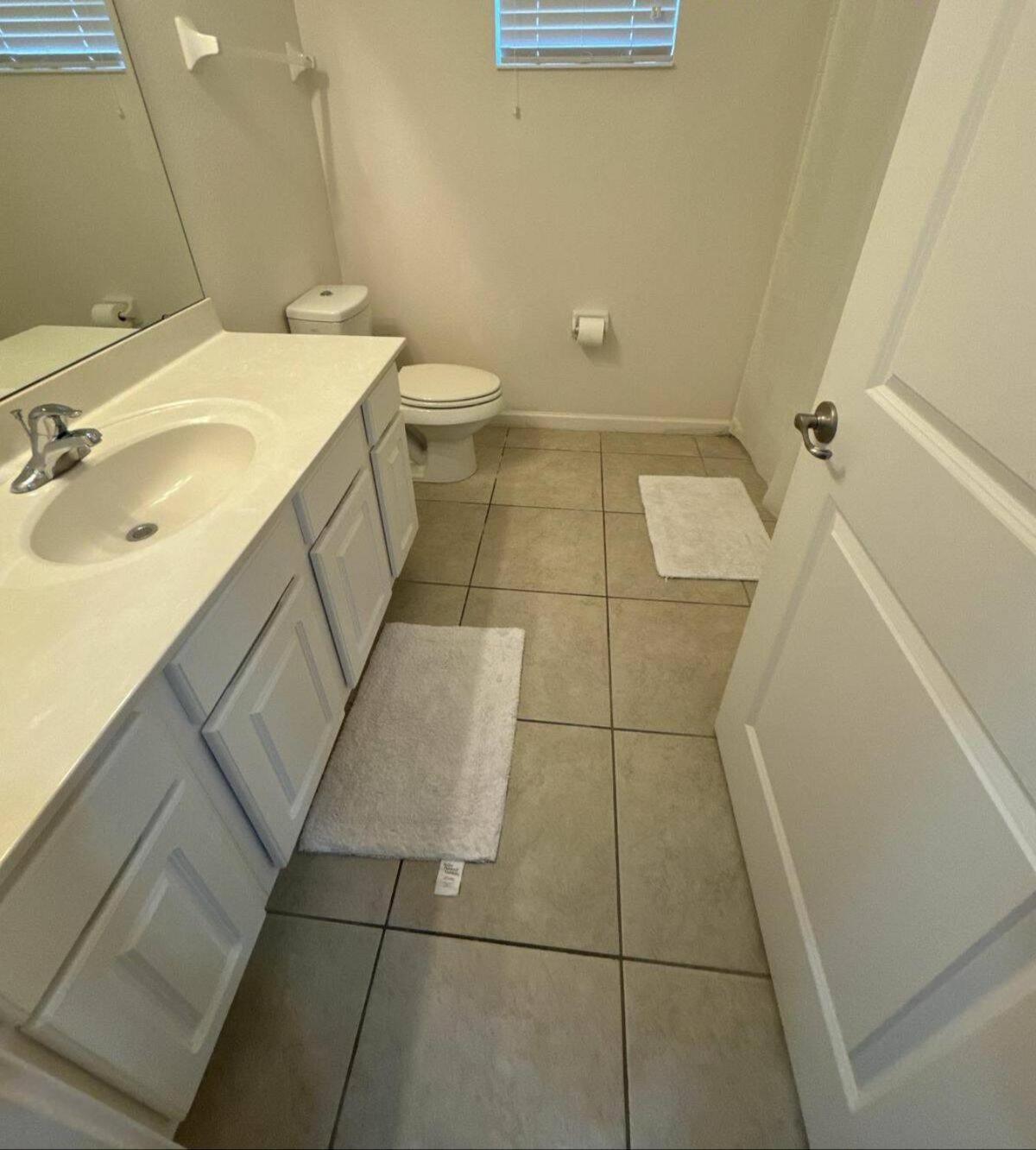 2684 - Beautiful With Pool Close To Holiday home *