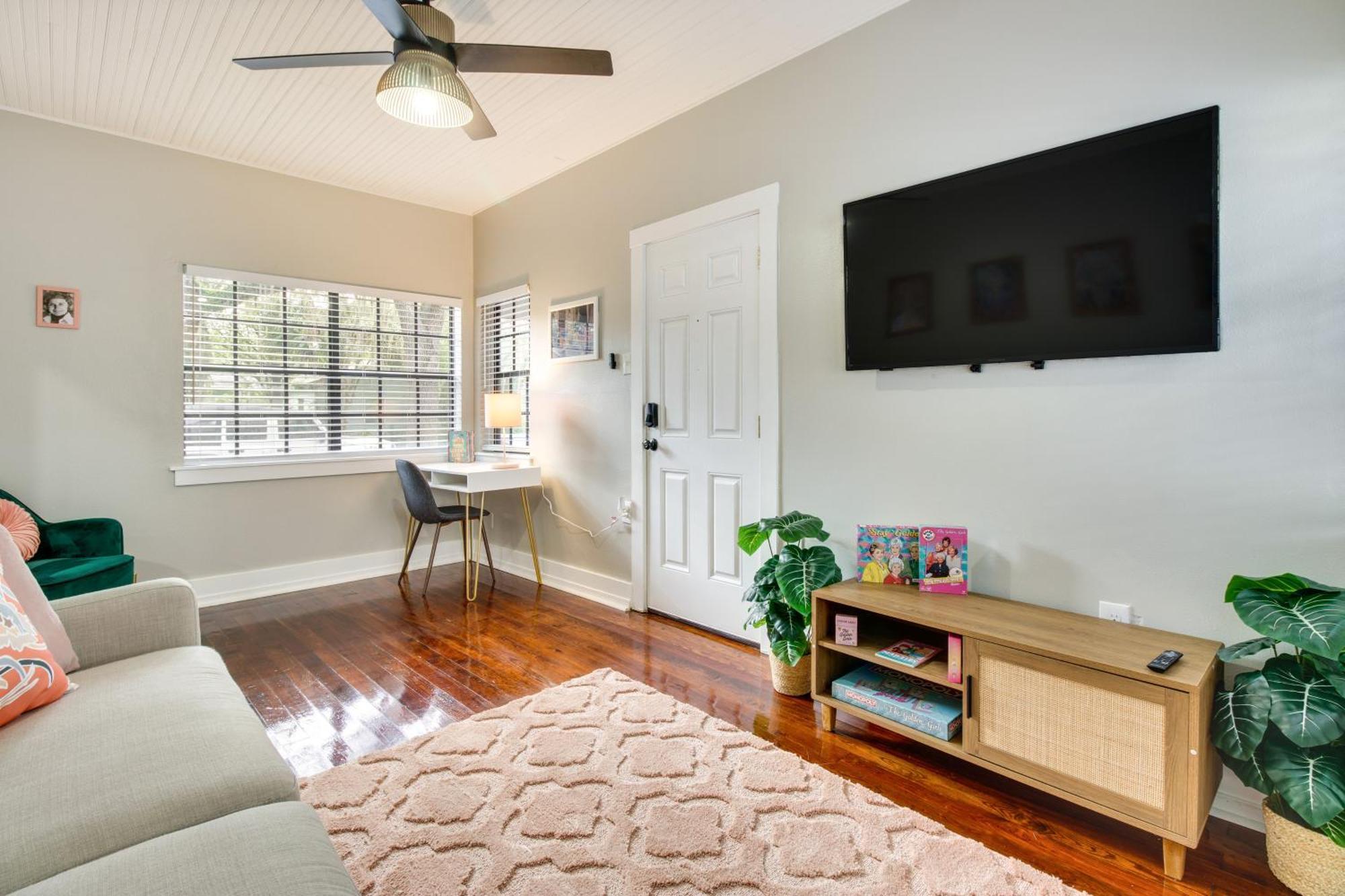 Golden Girls Retreat Prime Location! Holiday home