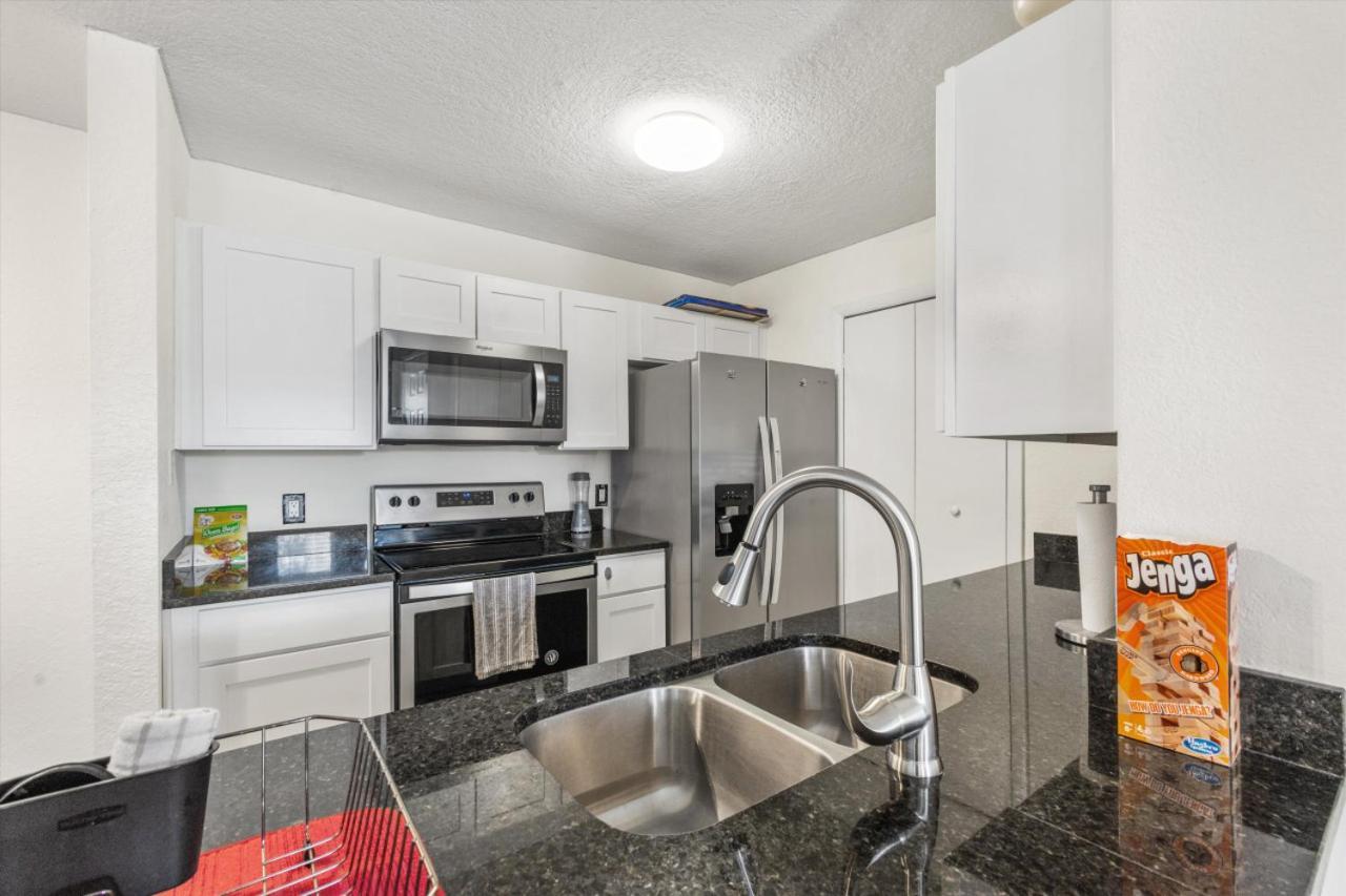 Apartment New London House Airport Private
