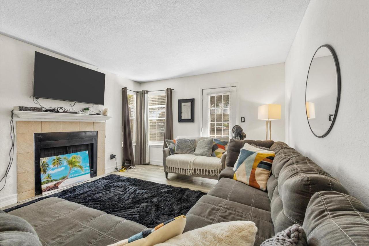 New London House Airport Private