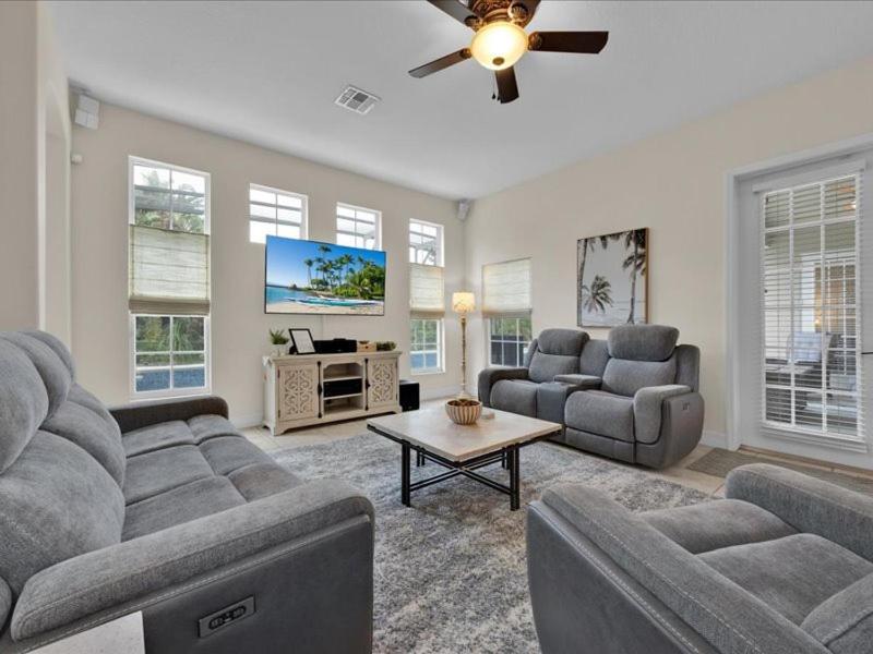 Peaceful Retreat - Private Pool, Near Holiday home Orlando
