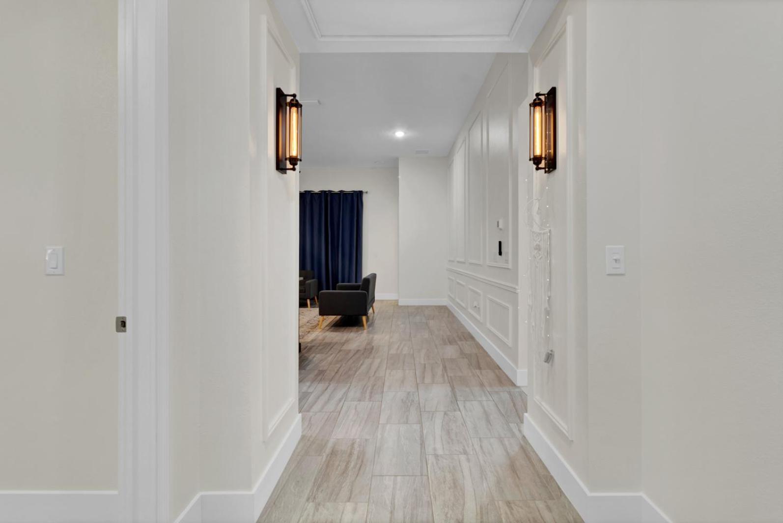 Spacious Modern In New House *