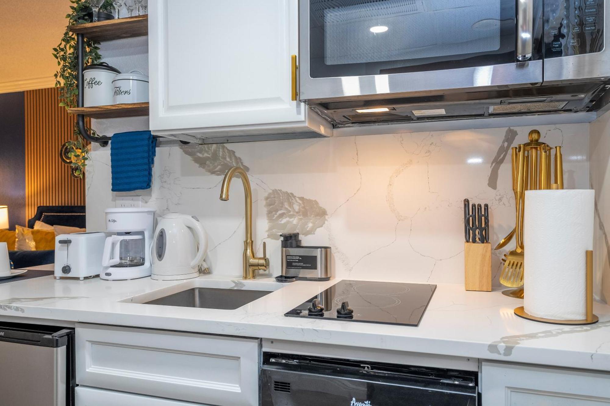 Luxury Lakeview Getaway 1 Mile Universal