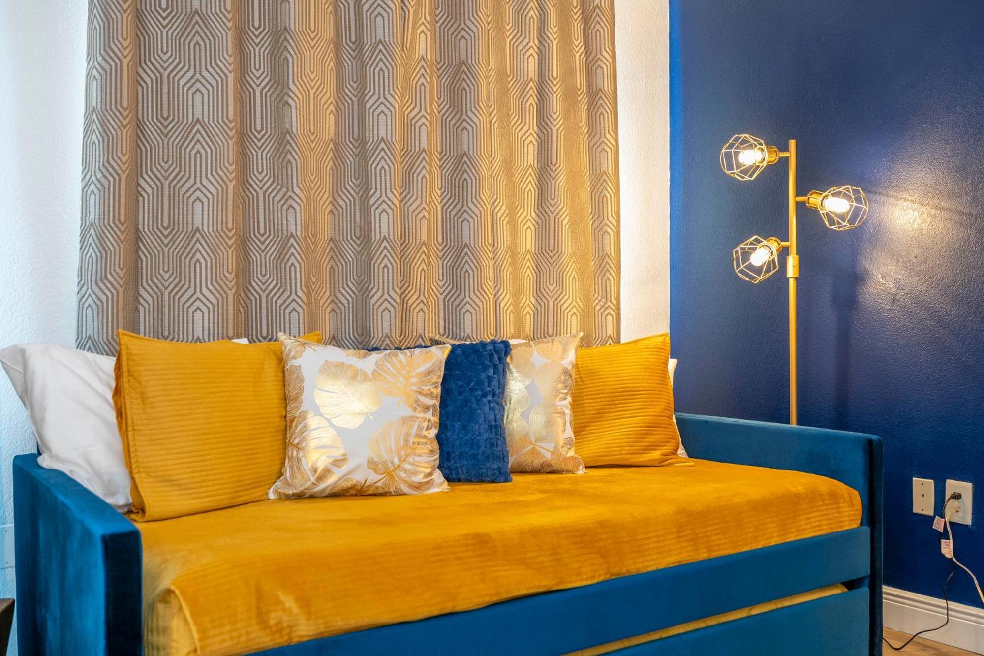 Luxury Lakeview Getaway 1 Mile Universal Orlando