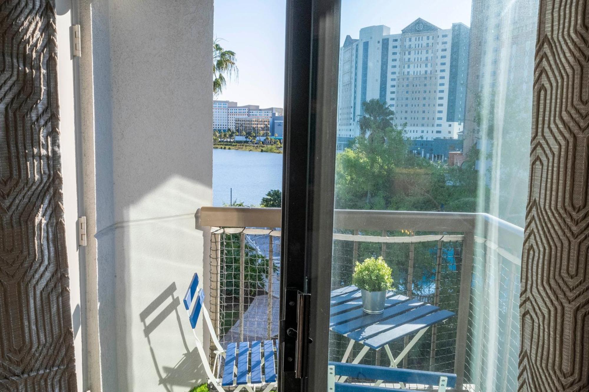 Apartment Luxury Lakeview Getaway 1 Mile Universal