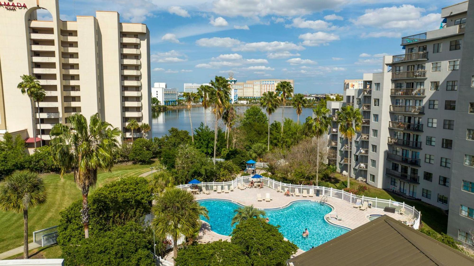 Luxury Lakeview Getaway 1 Mile Universal Orlando
