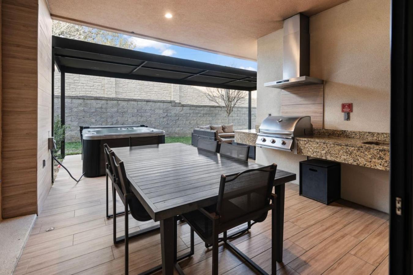 4bd And 4.5ba Amazing With Private Hot Tub Orlando