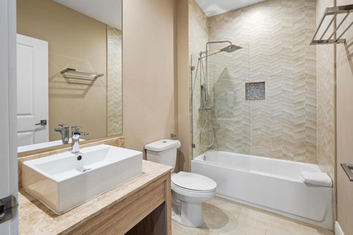 4bd And 4.5ba Amazing With Private Hot Tub * Orlando