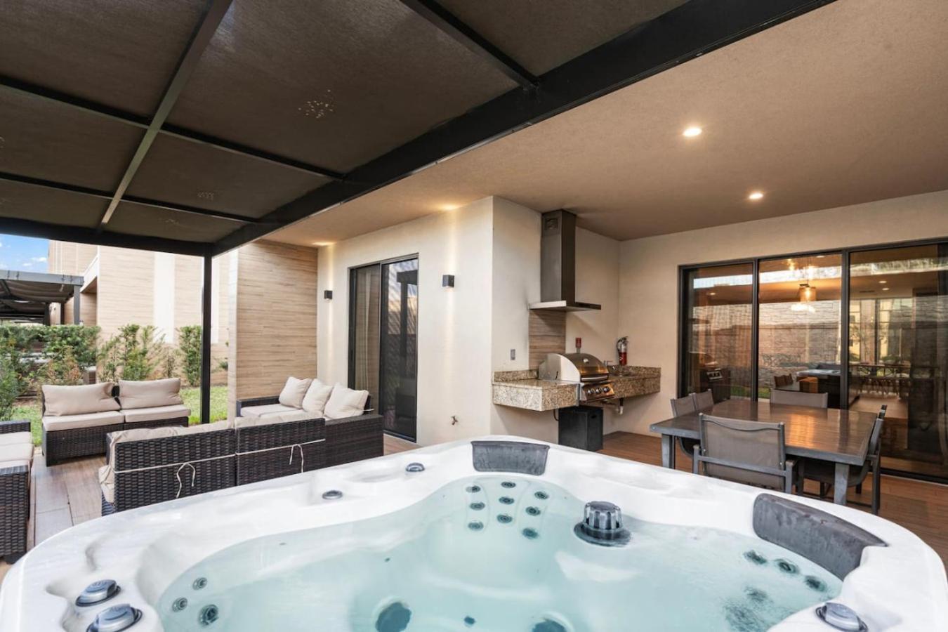 4bd And 4.5ba Amazing With Private Hot Tub Orlando