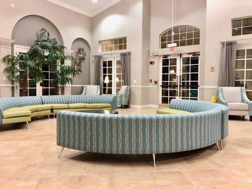 Stylish Vista Cay Luxury Mirage Near Theme Parks, And Walk To The Convention Center Apartment