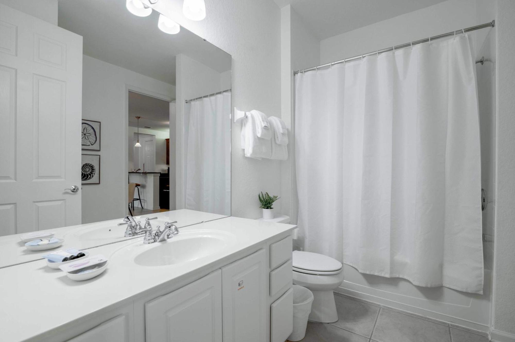 Stylish Vista Cay Luxury Mirage Near Theme Parks, And Walk To The Convention Center Apartment Orlando