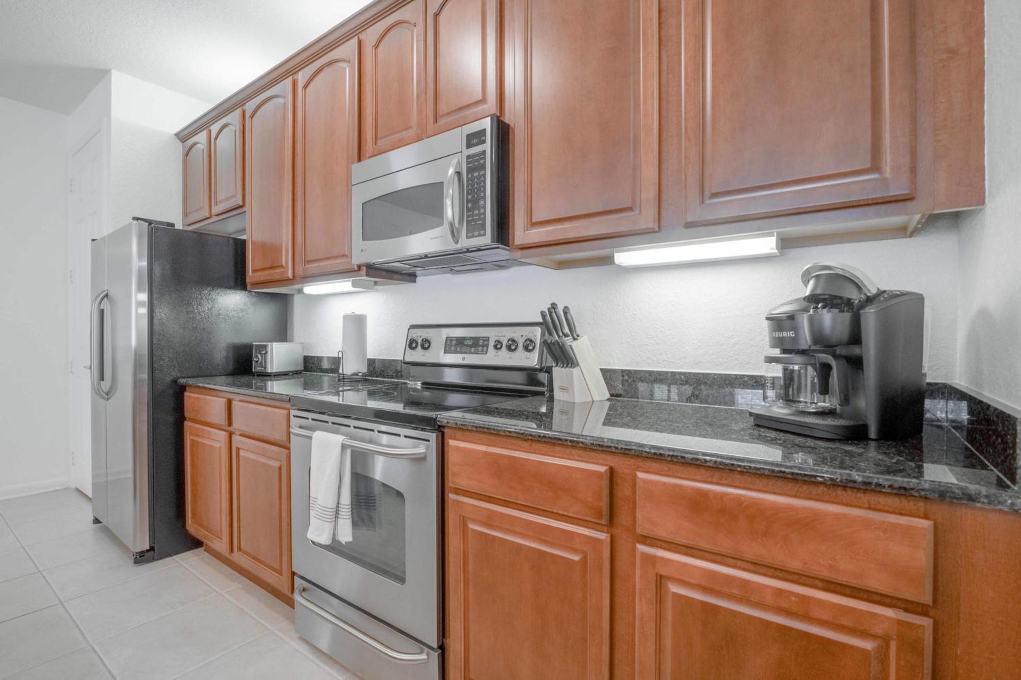 Stylish Vista Cay Luxury Mirage Near Theme Parks, And Walk To The Convention Center Apartment