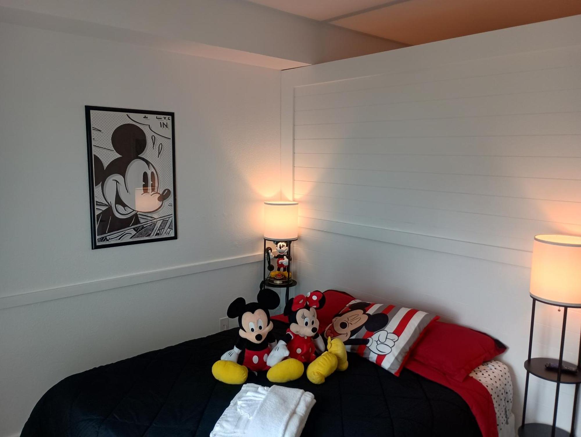 Free Shuttle 3 Queen Beds