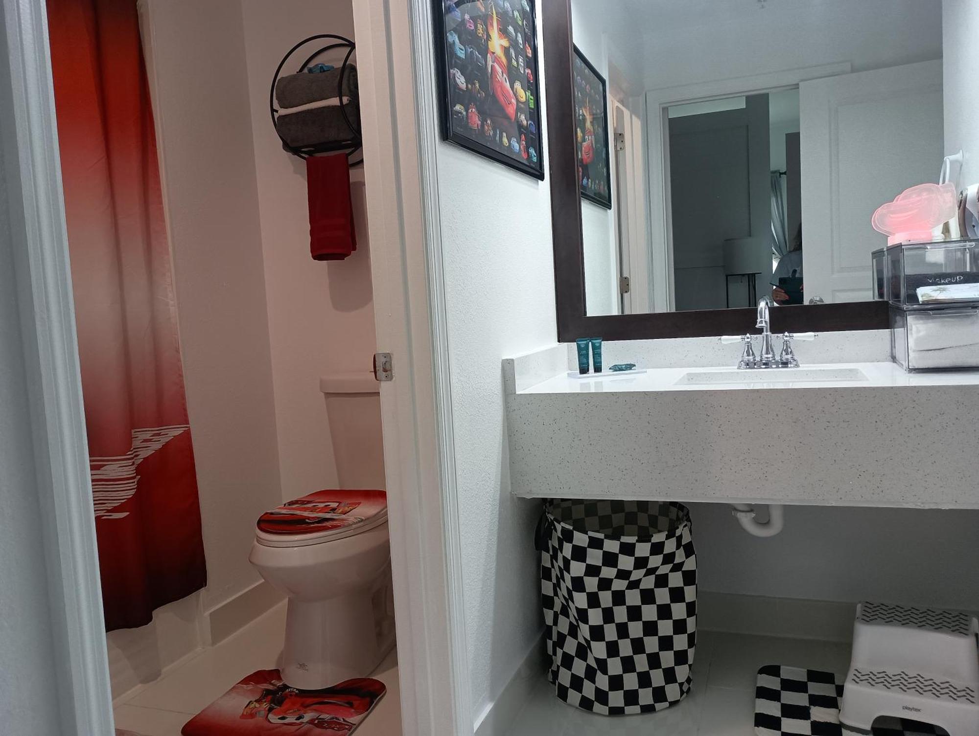 Free Shuttle 3 Queen Beds
