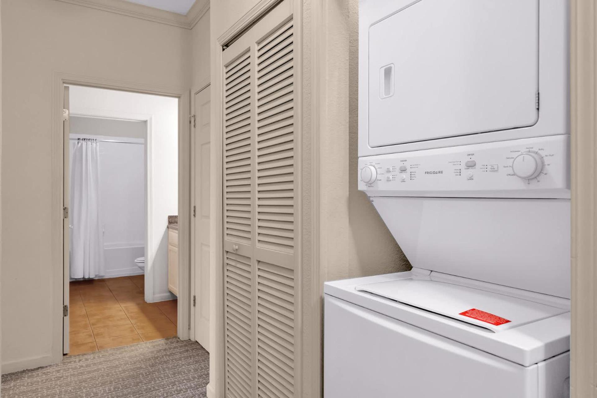 Modern 3br Near - Pool And Hot Tub!