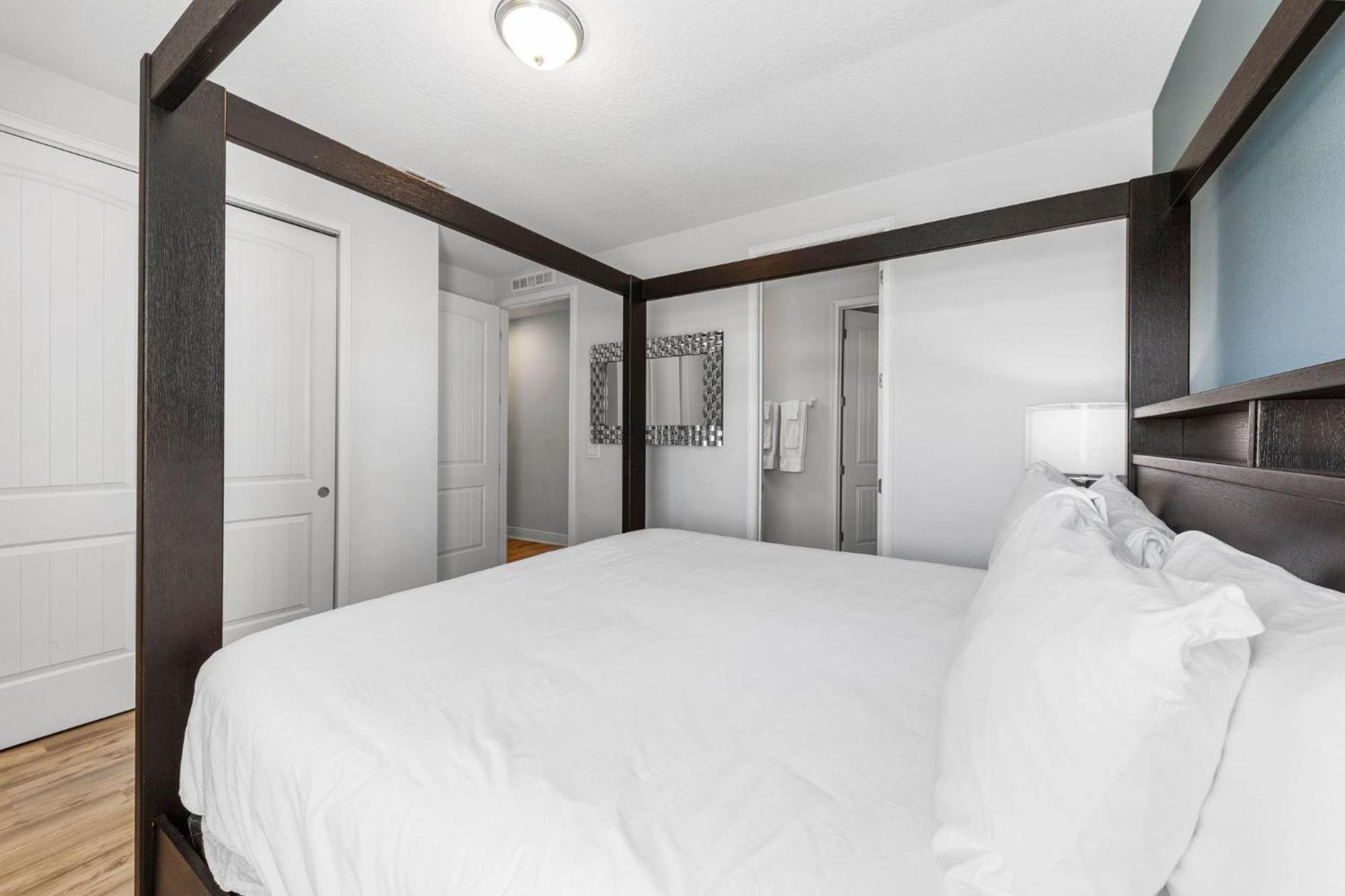 Radiant Classic 10 Bdrm With Games At Encore Holiday home