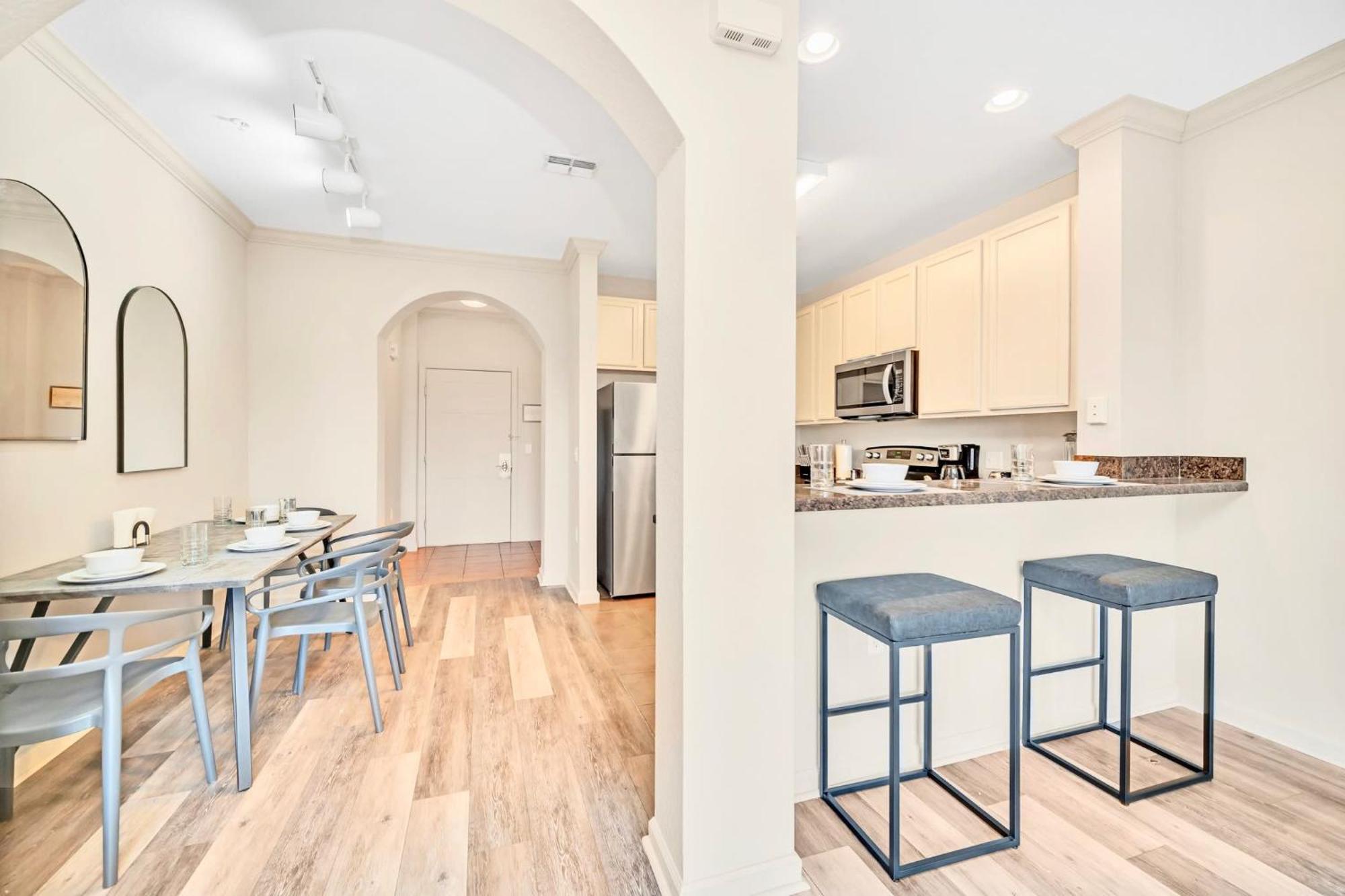 Bright - 2br With Pool & Hot Tub, Near Disney! Holiday home *