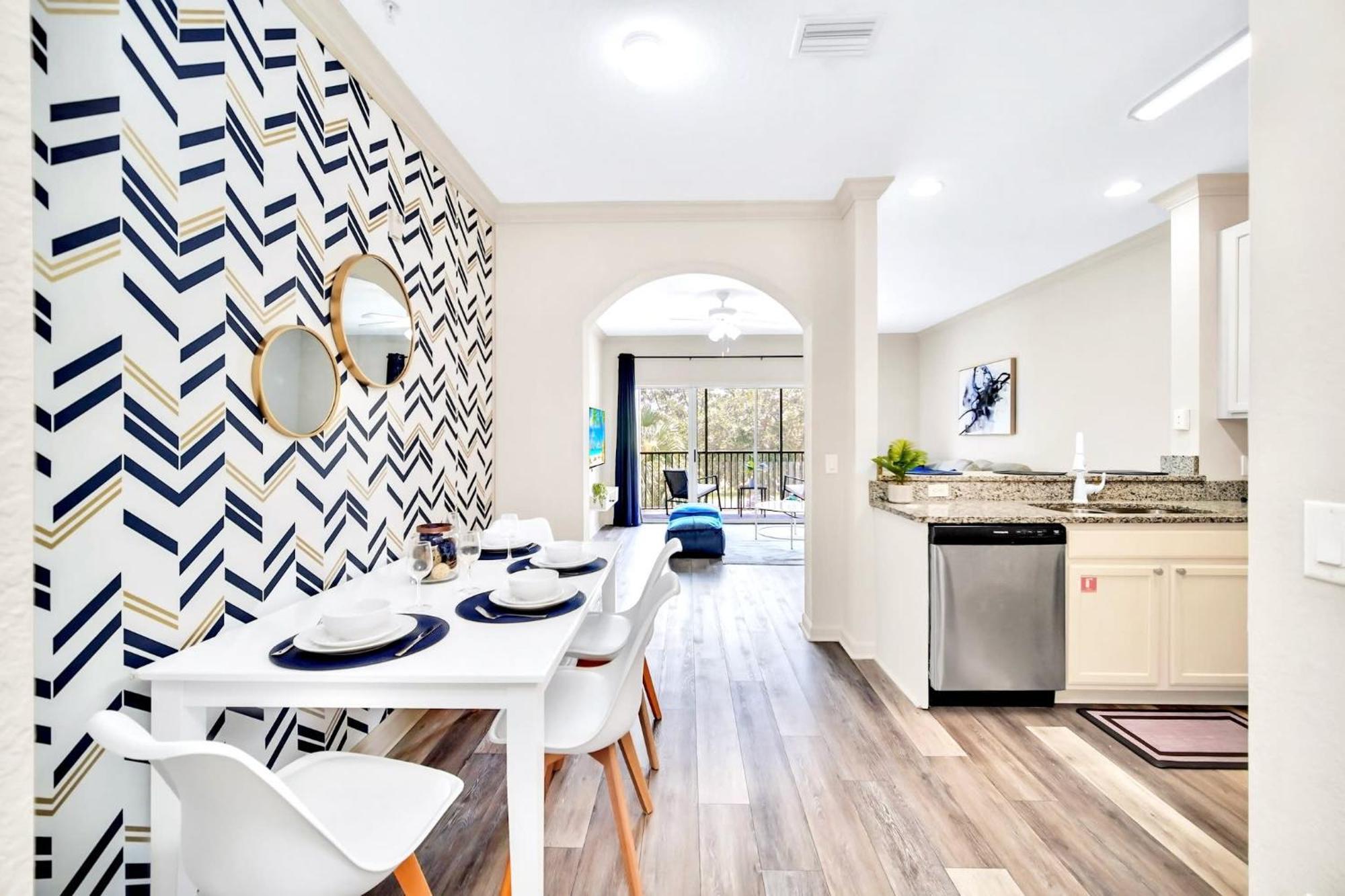 2br With Pool & Hot Tub - Near Holiday home