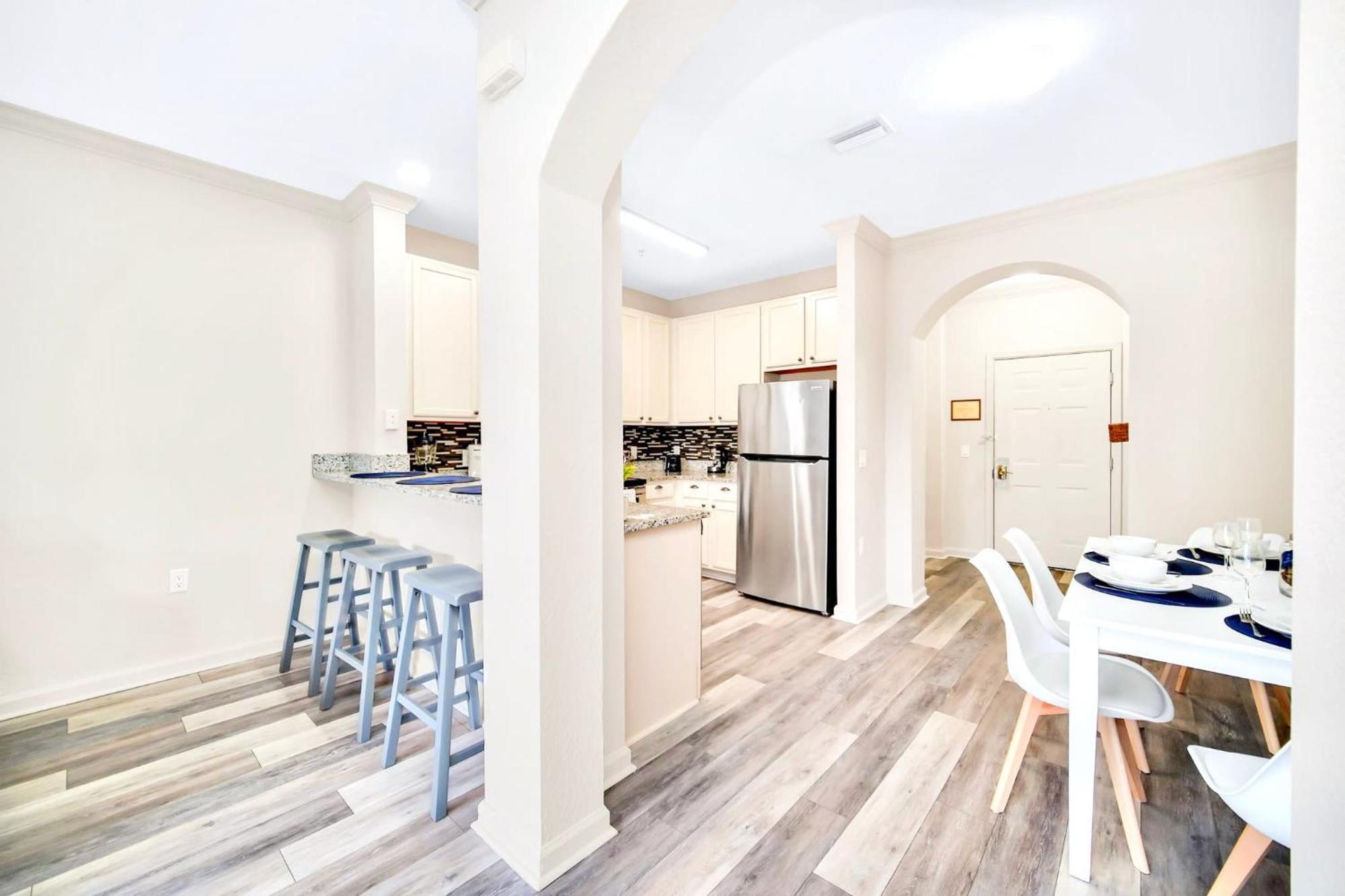 2br With Pool & Hot Tub - Near Holiday home *