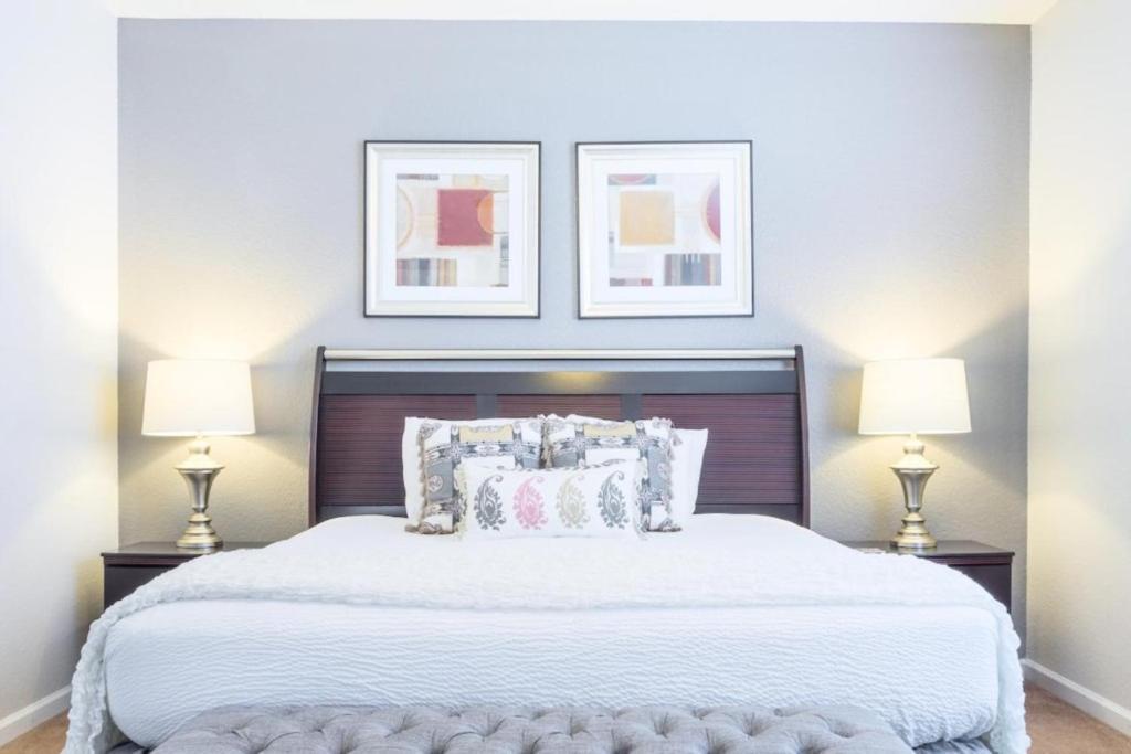 Fabulous Vista Cay Luxury Pearl Near Theme Parks, And Walk To The Convention Center Orlando