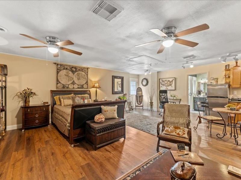 College Park-Orlando 5Star Villa Oasis - Home Away From Home - Quiet Neighborhood-Private Botanical Courtyard - Mins From Eola,Dt, Winter Park - Free Parking & Ev Plug In * Orlando