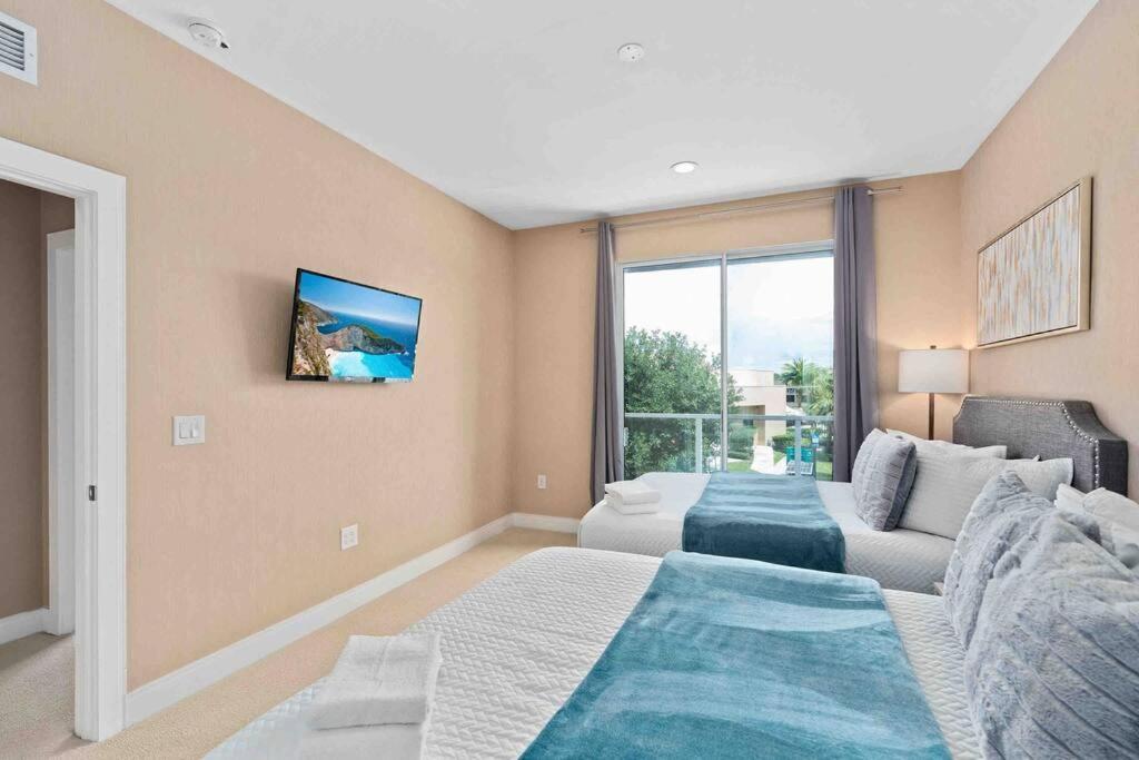 Luxury In Animal Kingdom Backyard Holiday home