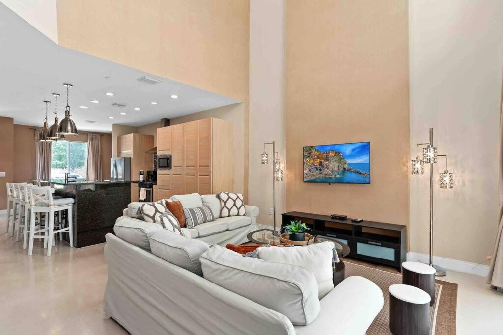 Luxury In Animal Kingdom Backyard Holiday home