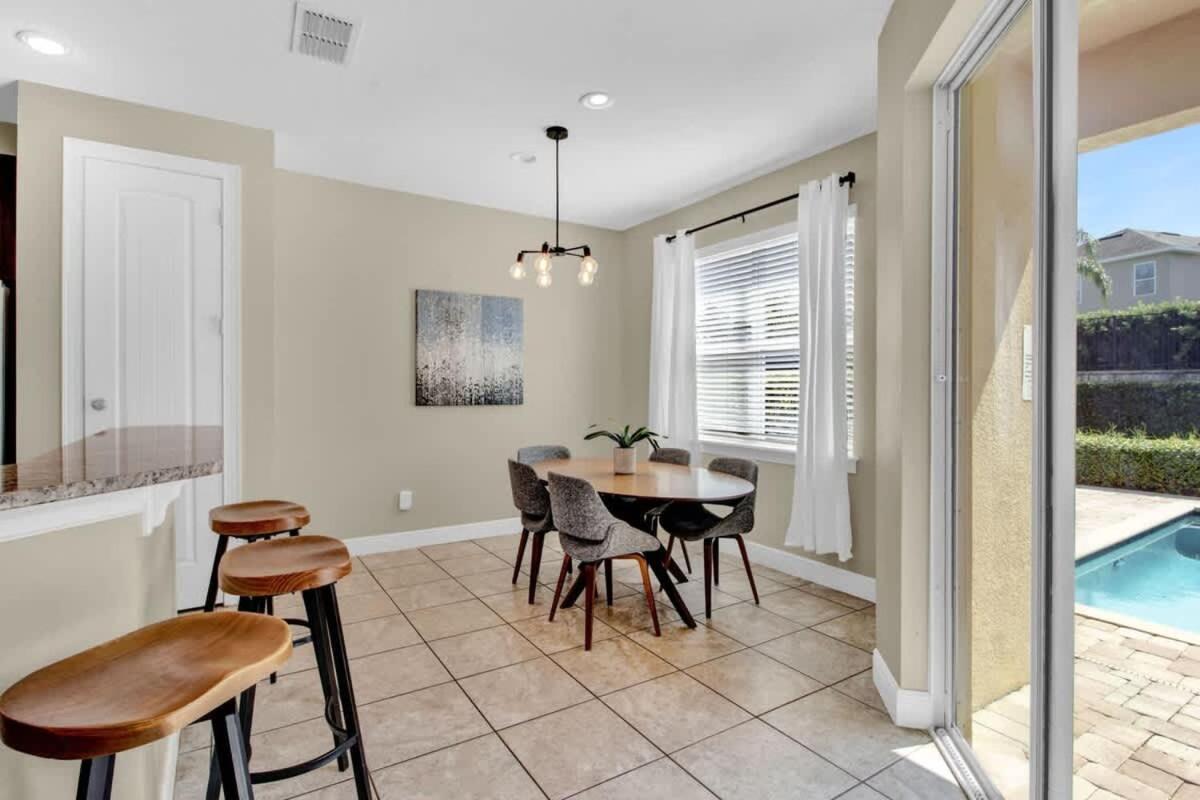 Relaxing 6br W Pool Near Holiday home