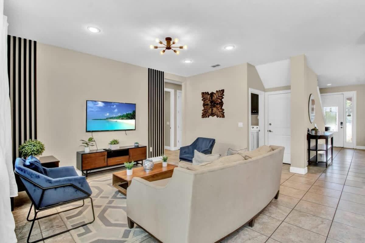 Relaxing 6br W Pool Near Holiday home Orlando