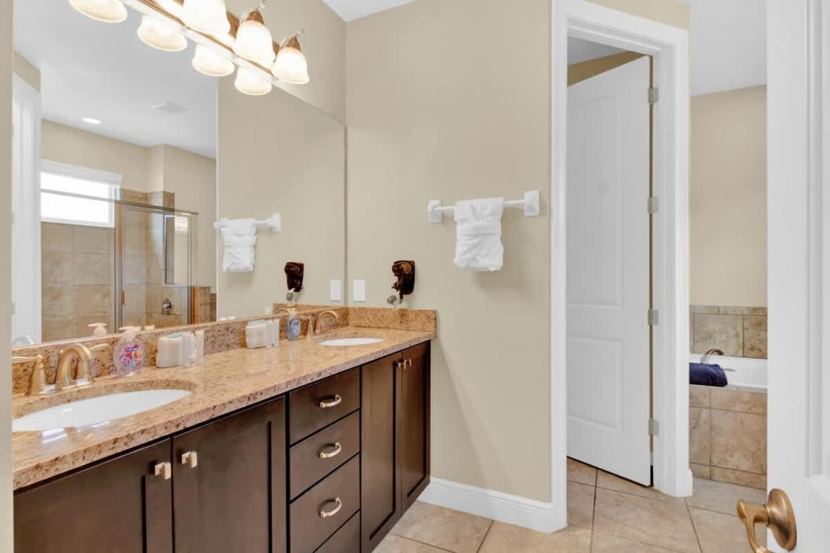 Relaxing 6br W Pool Near *