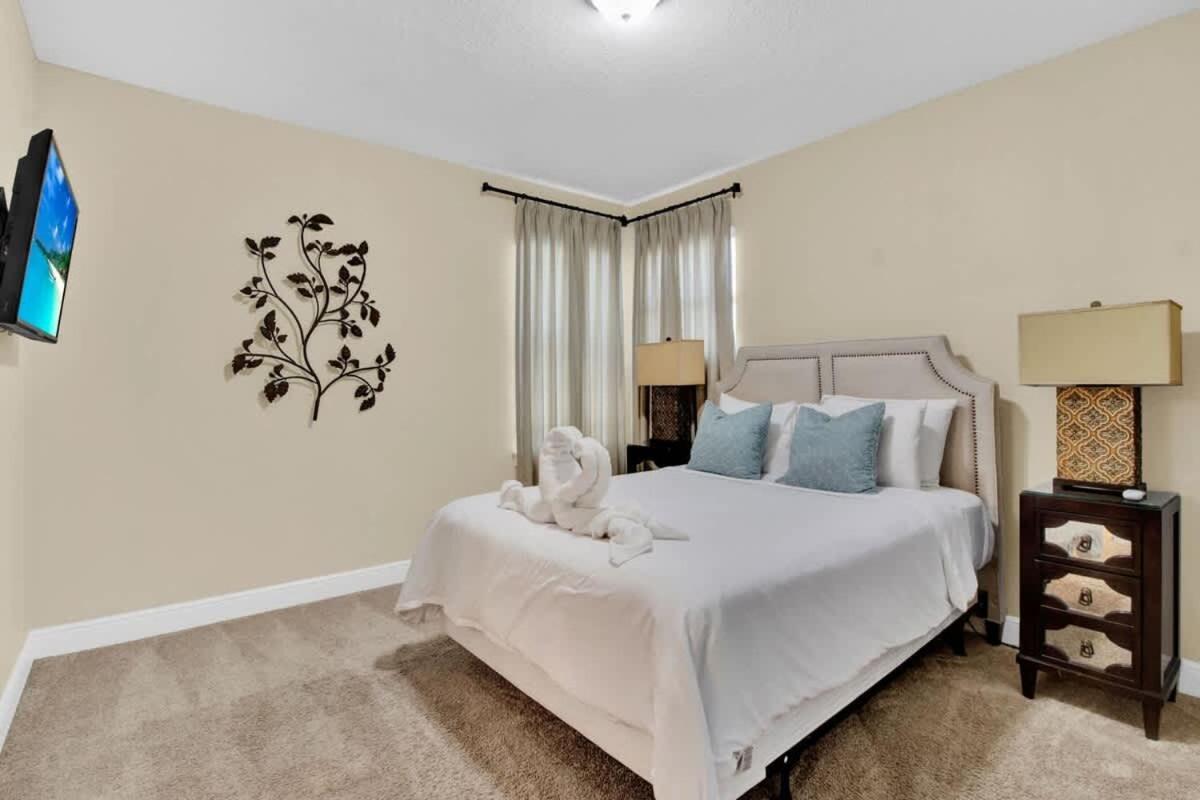 Relaxing 6br W Pool Near *