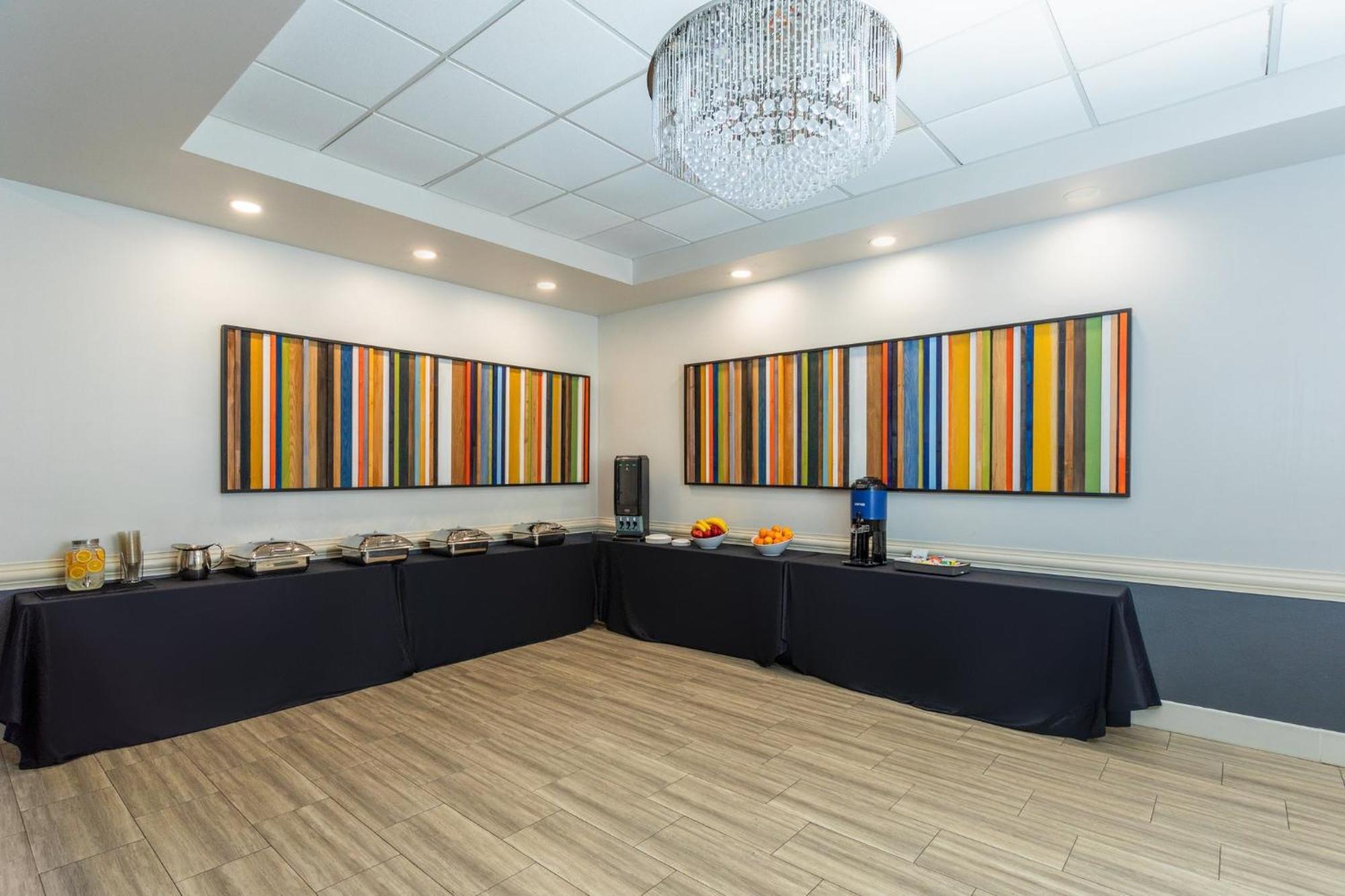 Express-international Drive By Ihg Hotel 3*