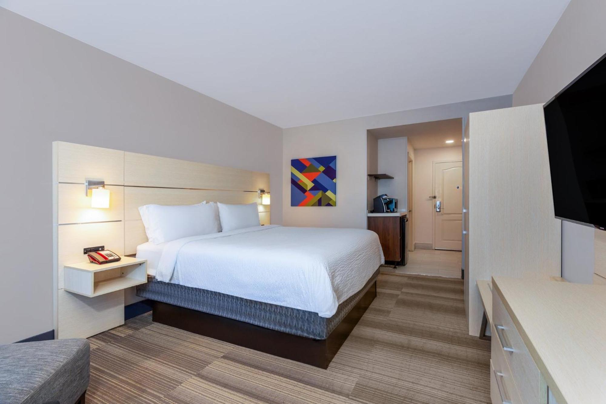 Express-international Drive By Ihg Hotel 3*