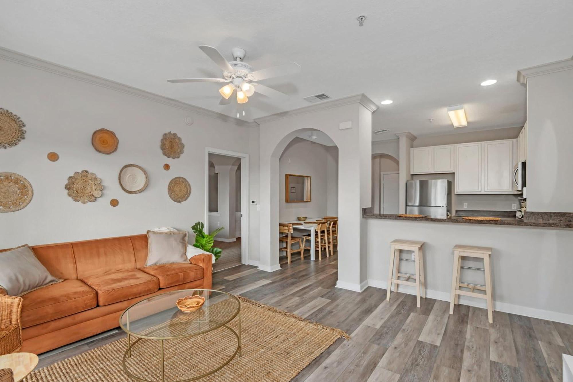 Holiday home -relaxing 3br Near - Pool And Hot Tub!