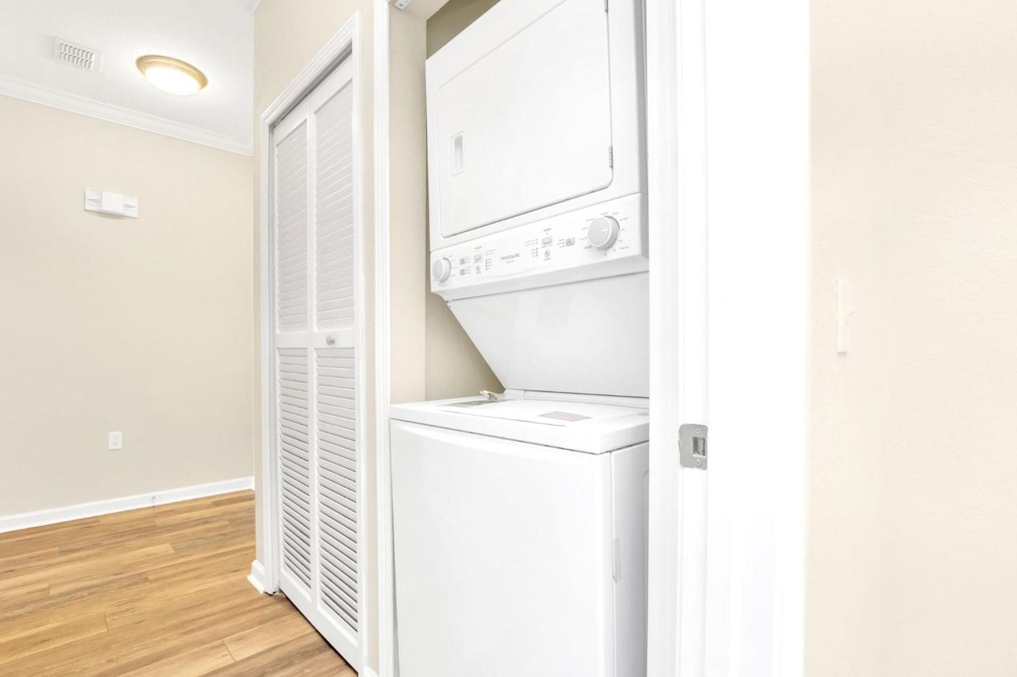 2br - Pool Hot Tub & Games - Near