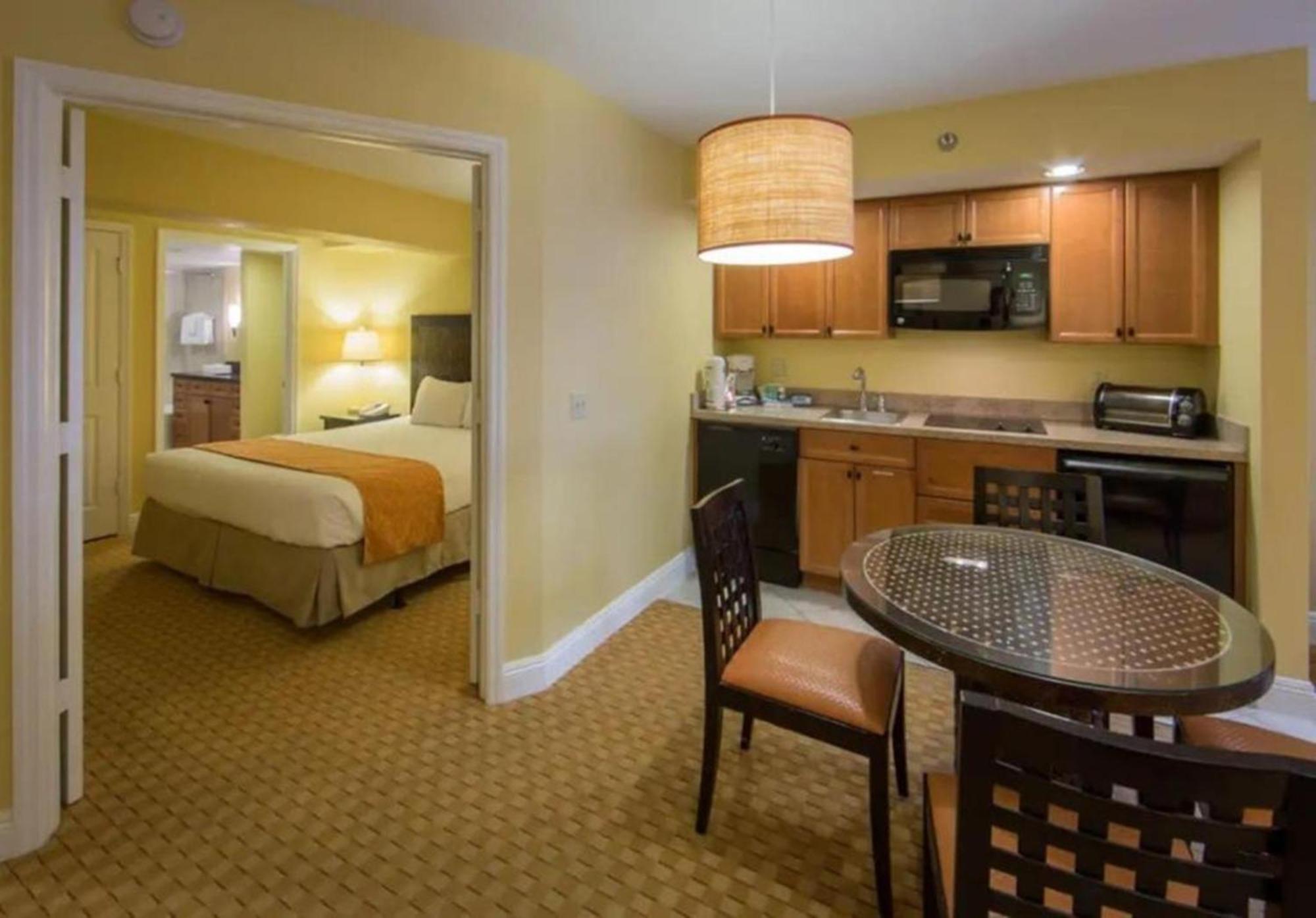 Near 1bd Vacation In Beautiful With Lots Of Amenities Holiday home