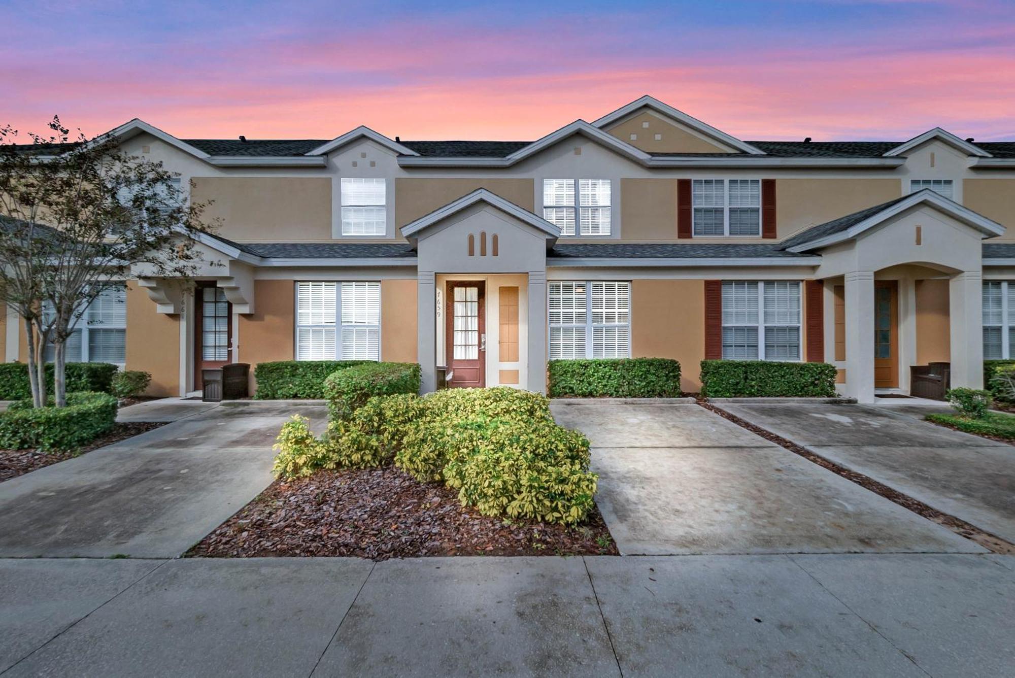 3 Bedrooms - 3 Bathrooms - Windsor Hills 7659 Sk