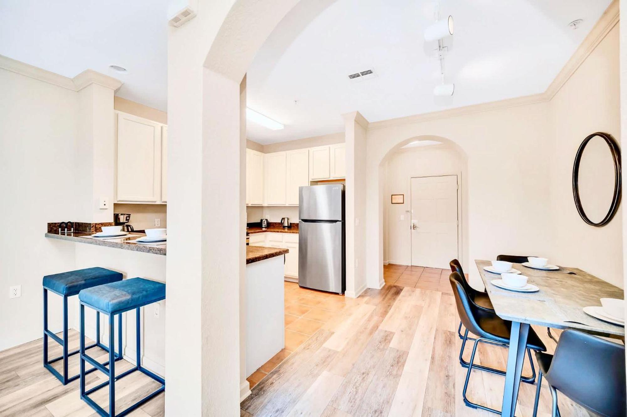 Luxury 2br - Pool & Hot Tub - Near *
