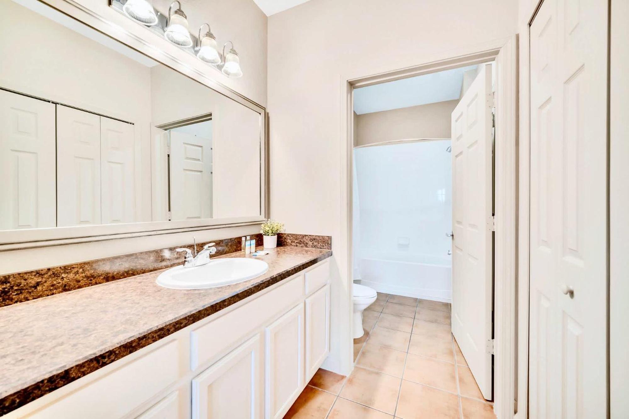 Luxury 2br - Pool & Hot Tub - Near Holiday home *