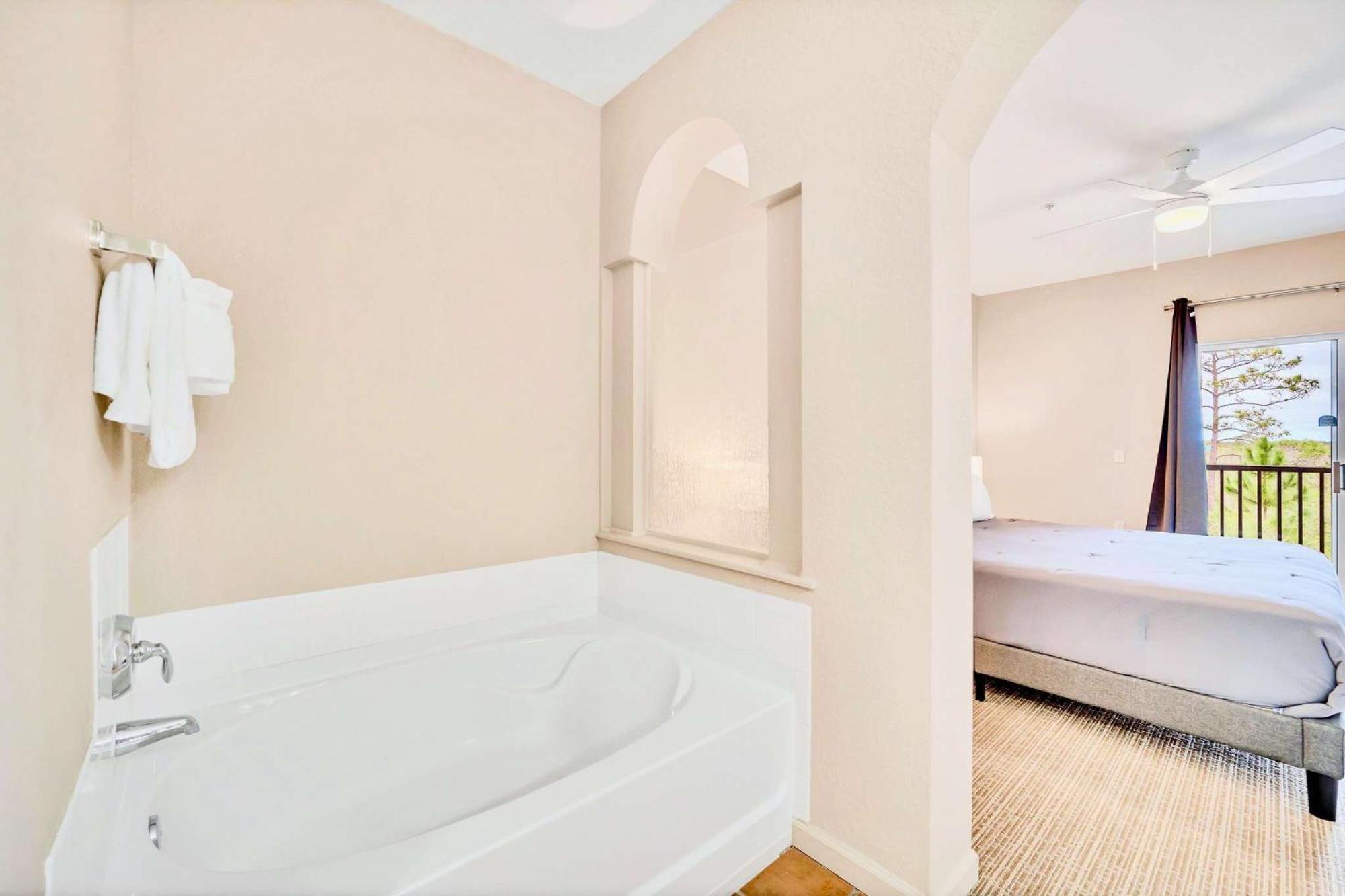 Luxury 2br - Pool & Hot Tub - Near *