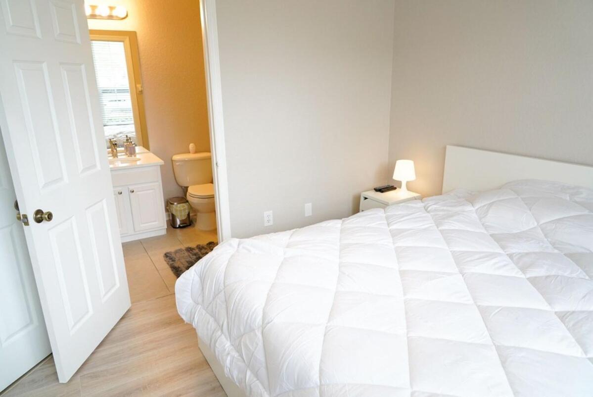 New Luxury Townhome Near * Orlando
