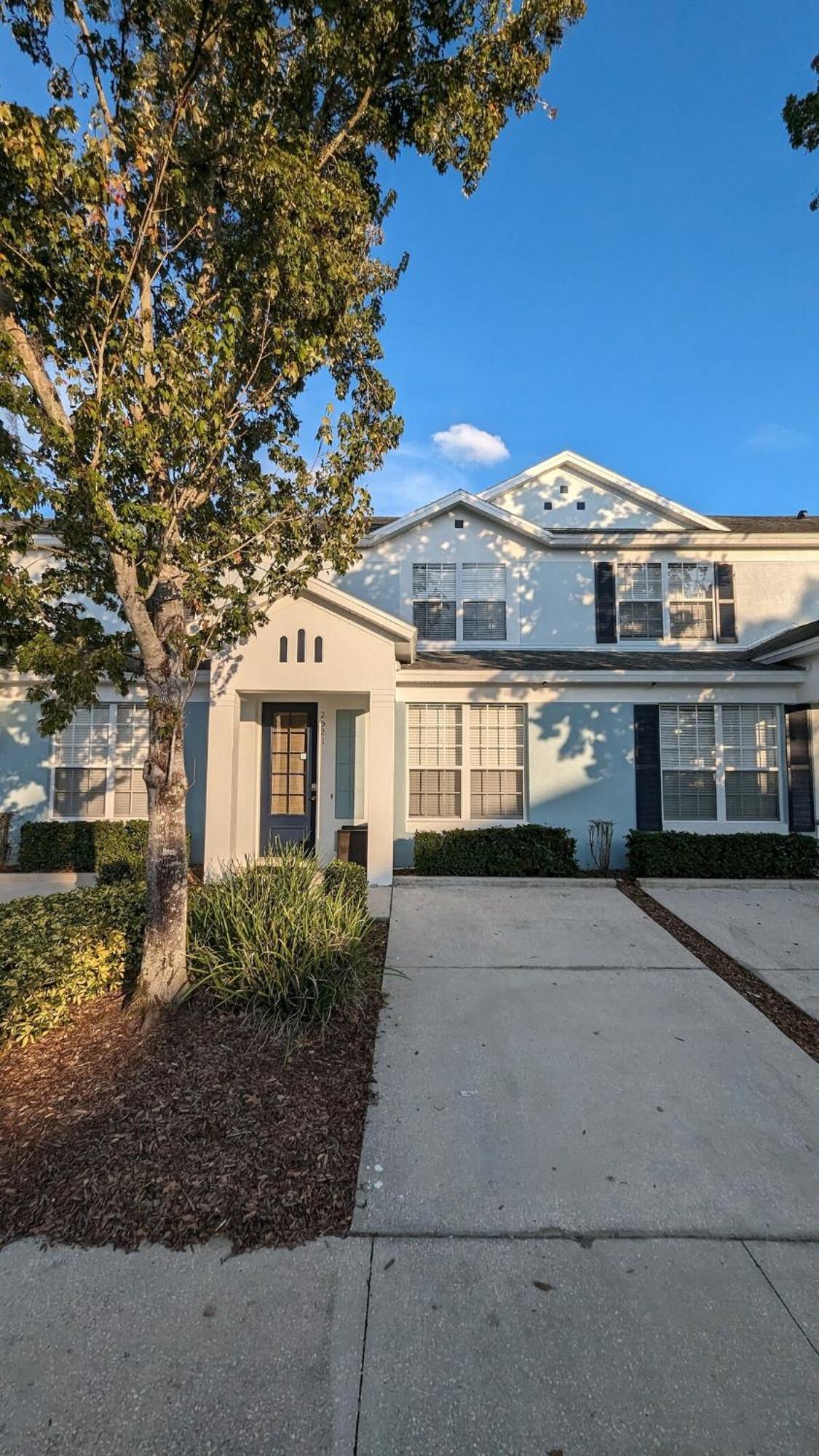 New Luxury Townhome Near Orlando