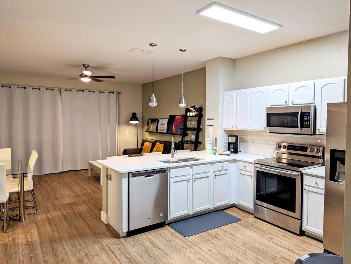 New Luxury Townhome Near Holiday home Orlando
