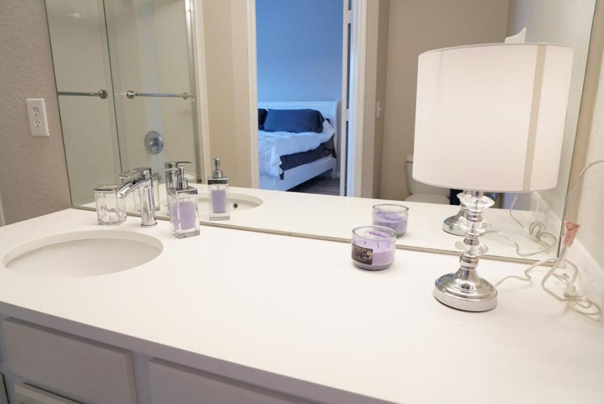 New Luxury Townhome Near * Orlando