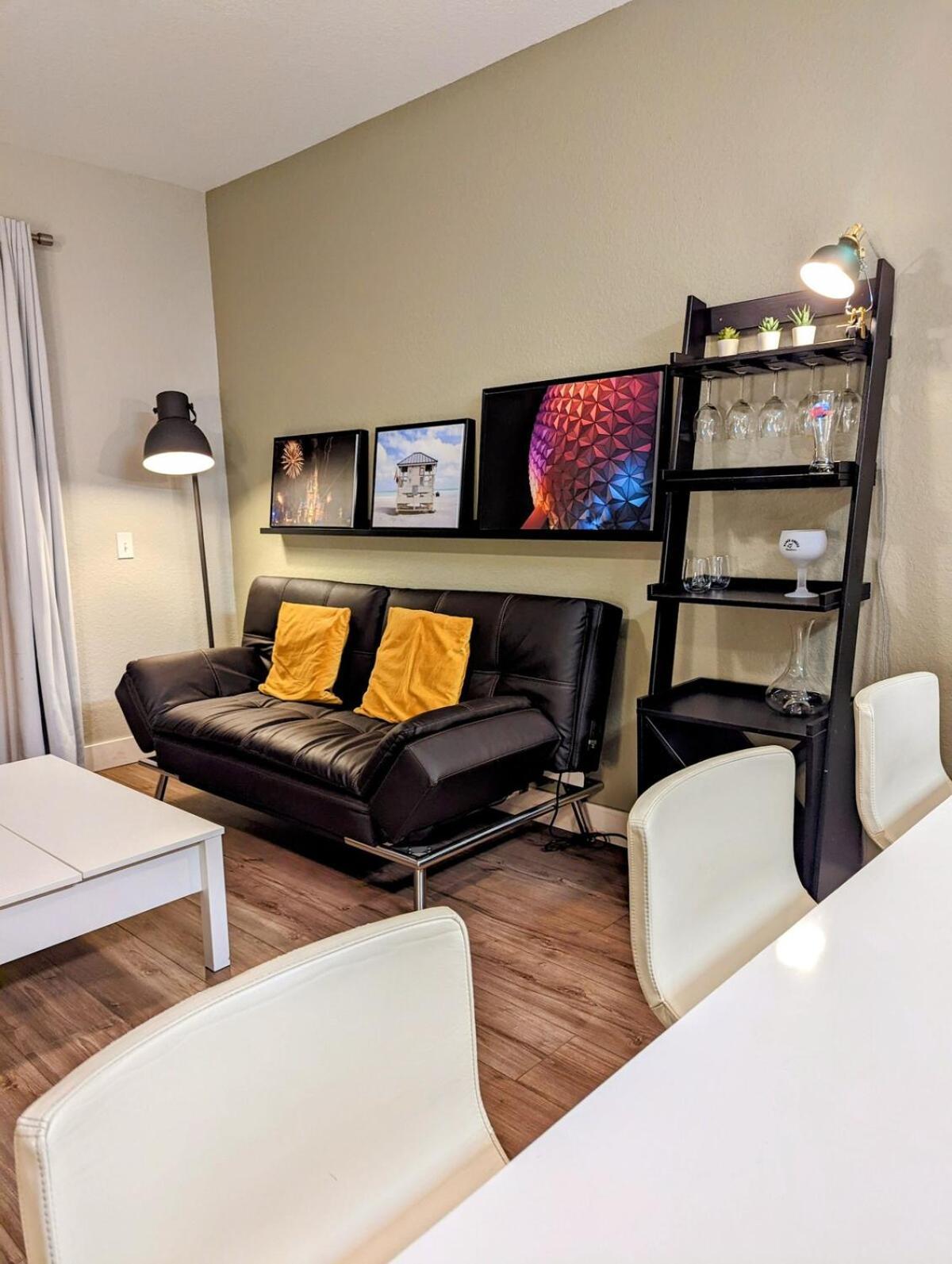 New Luxury Townhome Near Holiday home *