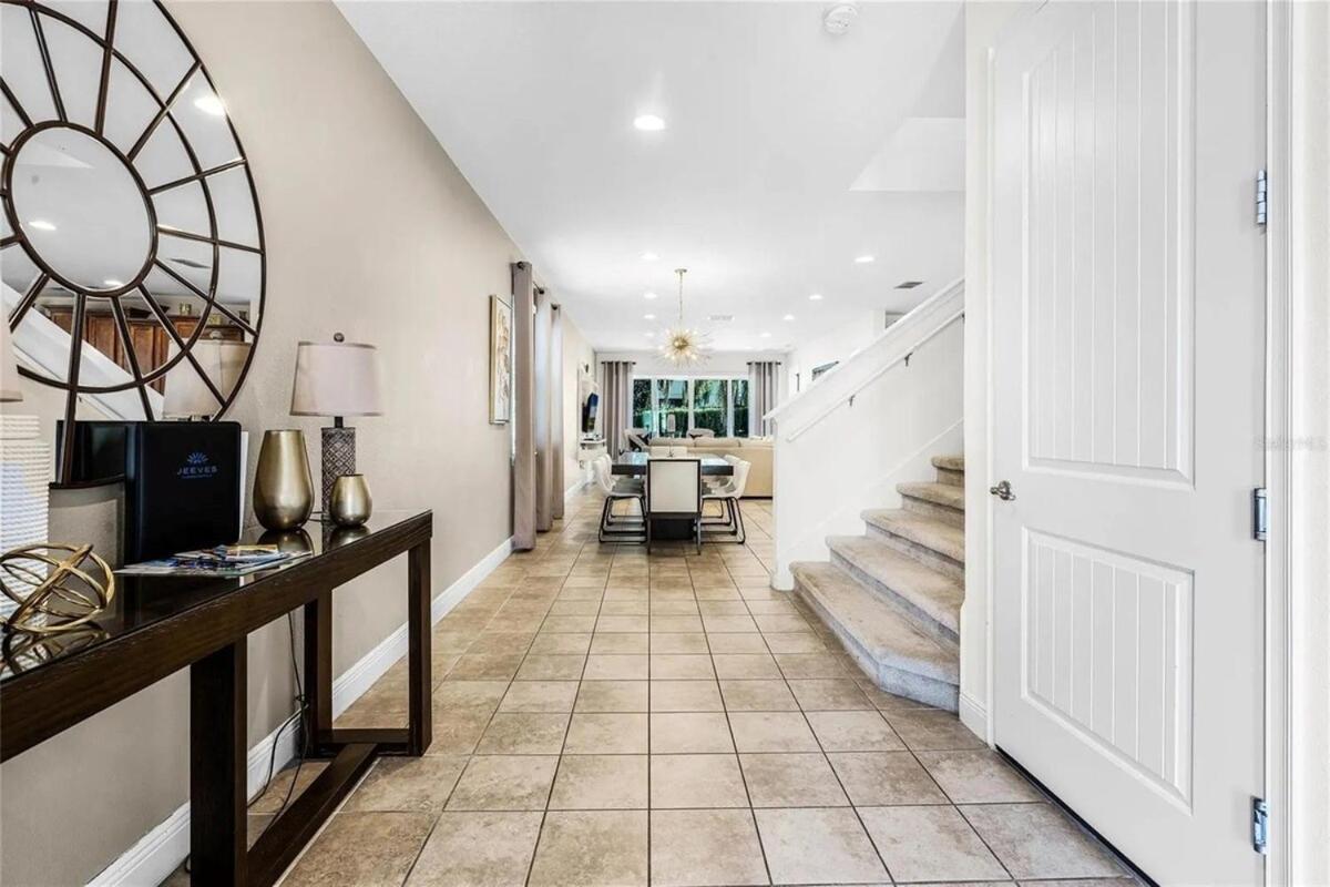 Holiday home 220-6-pc-stunning Slide Bedroom *