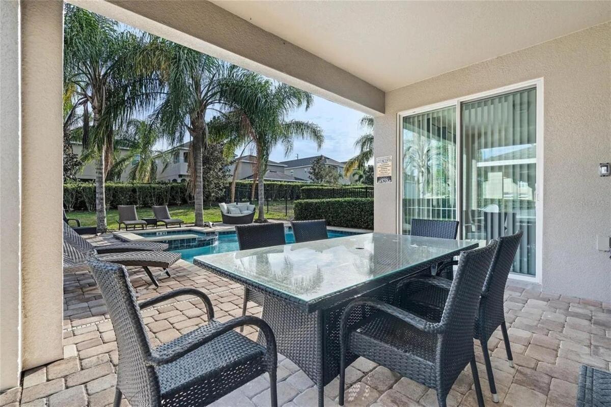Holiday home 220-6-pc-stunning Slide Bedroom Orlando