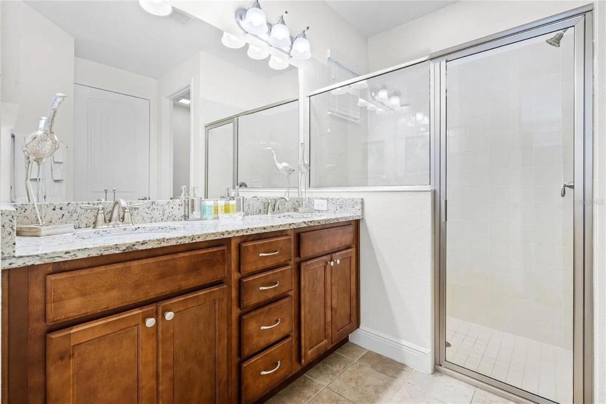220-6-pc-stunning Slide Bedroom Holiday home Orlando
