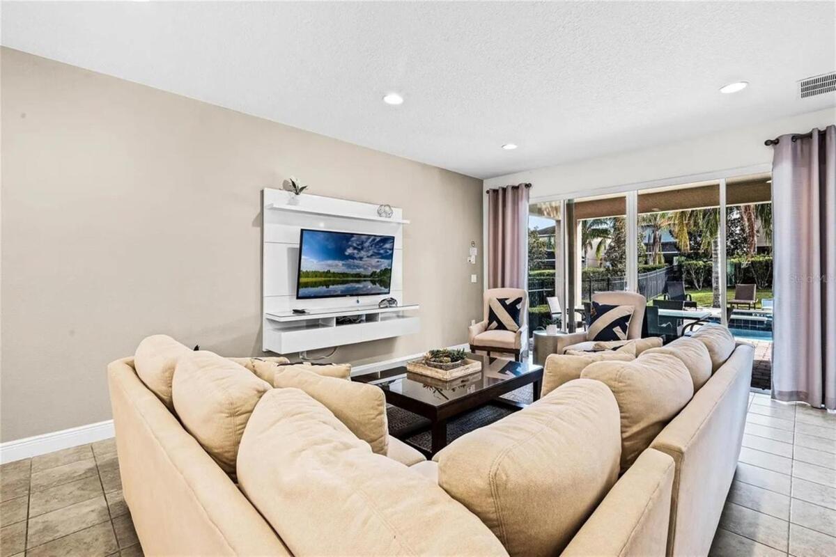 220-6-pc-stunning Slide Bedroom Holiday home *