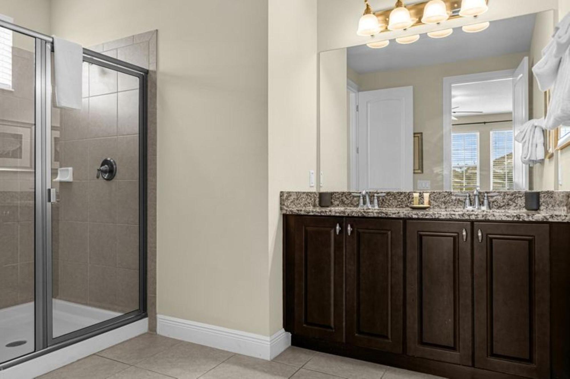 431-7-np-gateaway With Screened Pool *